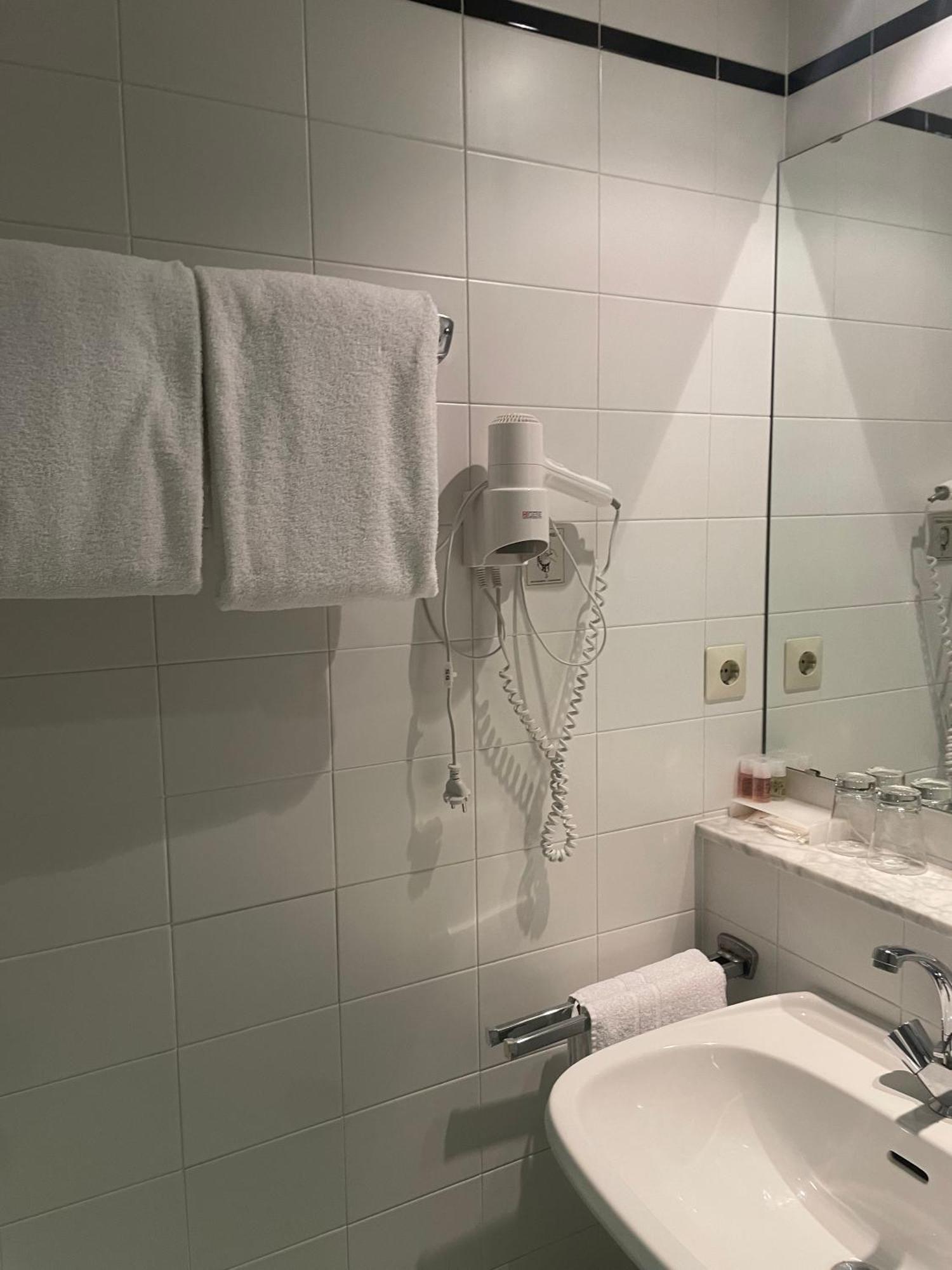 Hotel Bitterfelder Hof Eksteriør bilde