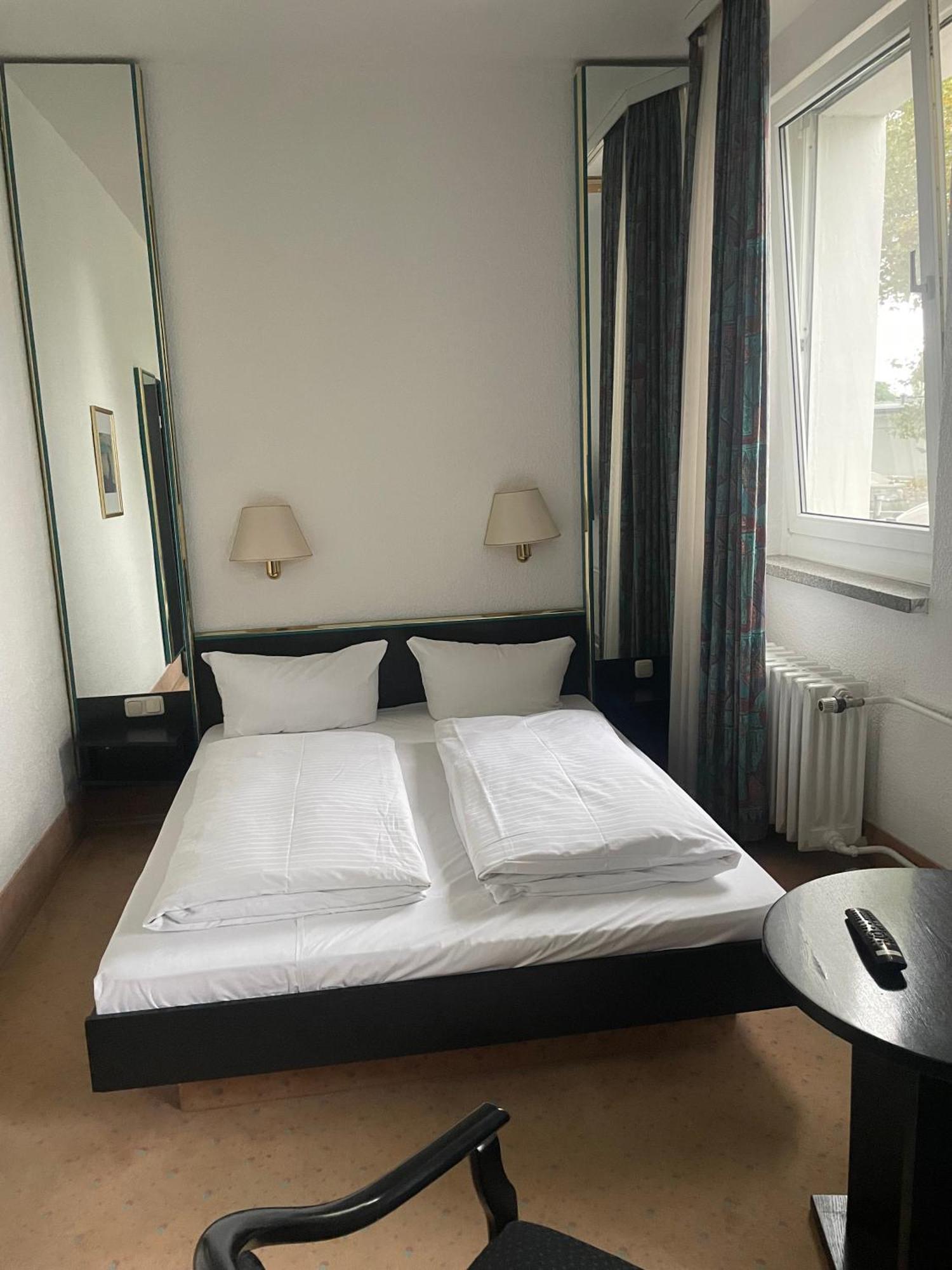 Hotel Bitterfelder Hof Eksteriør bilde
